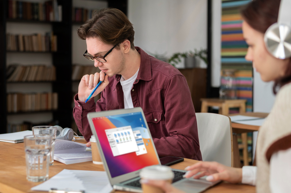 Corporate LMS emphasizes employee performance.